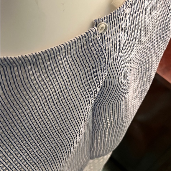 Elegant Blue and White knit Top - Picture 3 of 5